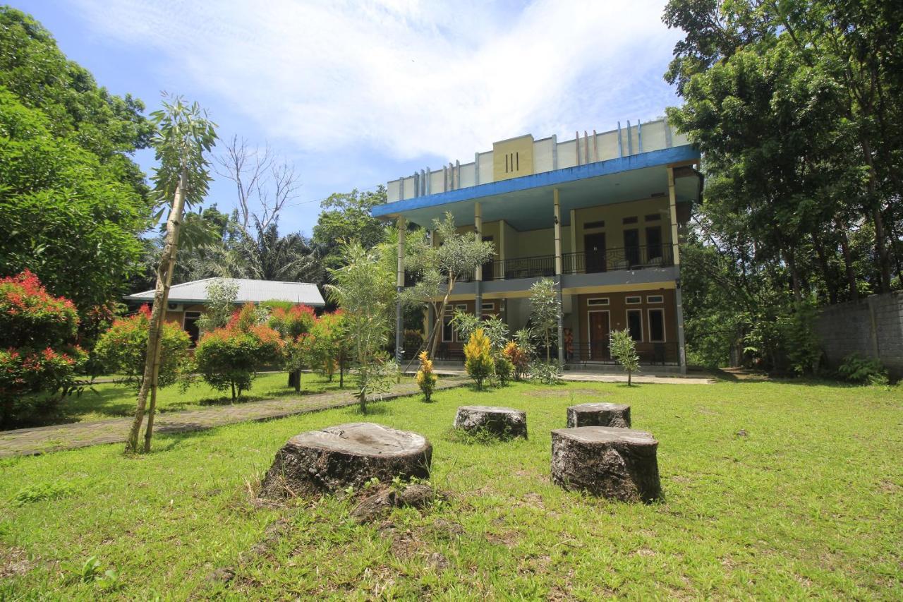 Tangkoko Lodge Bitung Bagian luar foto